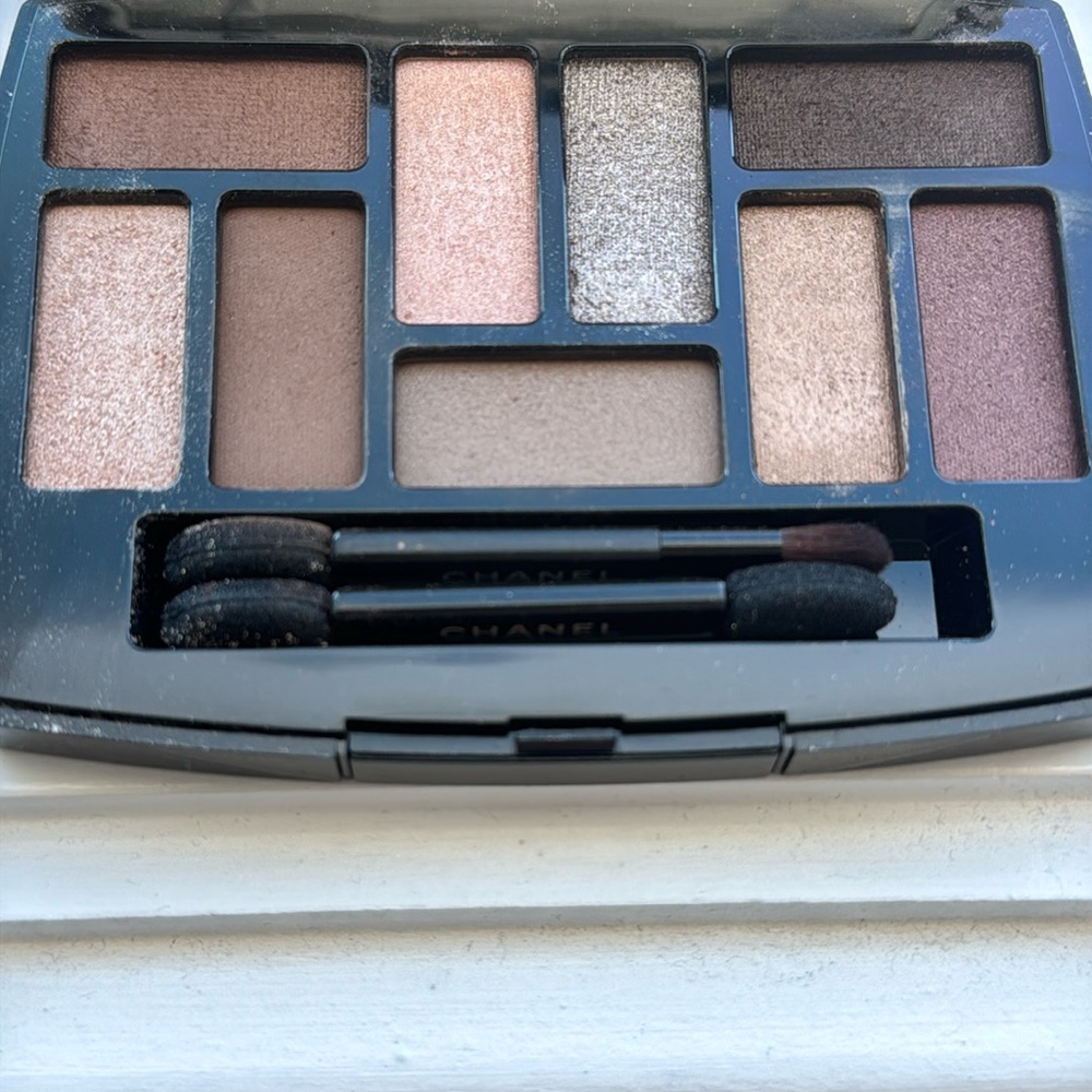 CHANEL Eyeshadow Palette with Warm and Neutral Tones Les Indispensables - Picture 2 of 7